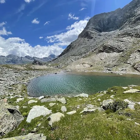 Im Skigebiet Auf Autofreier Alm Zwischen Den Hochsten Bergen Der Alpen. Apartman *