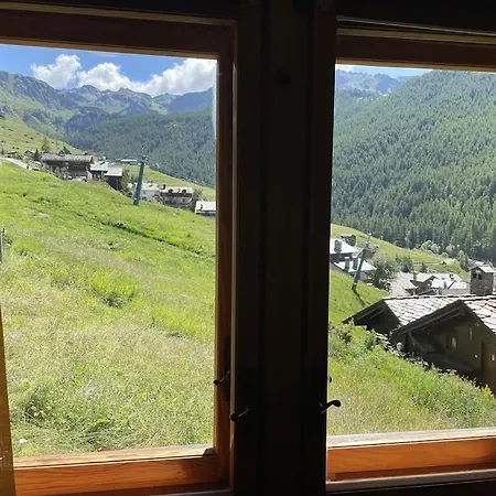 Apartman Im Skigebiet Auf Autofreier Alm Zwischen Den Hochsten Bergen Der Alpen. *