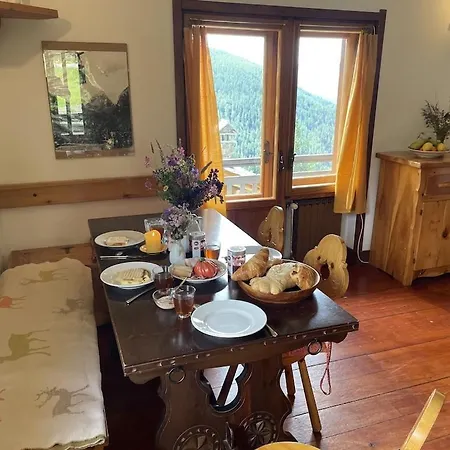 Im Skigebiet Auf Autofreier Alm Zwischen Den Hochsten Bergen Der Alpen. Apartman *
