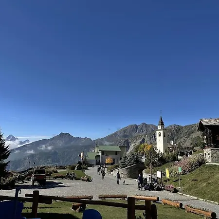 Daire Im Skigebiet Auf Autofreier Alm Zwischen Den Hochsten Bergen Der Alpen. Chamois