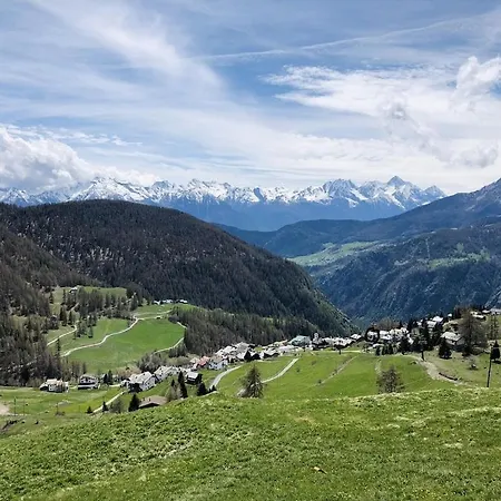 Daire Im Skigebiet Auf Autofreier Alm Zwischen Den Hochsten Bergen Der Alpen. *