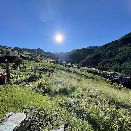 Daire Im Skigebiet Auf Autofreier Alm Zwischen Den Hochsten Bergen Der Alpen.